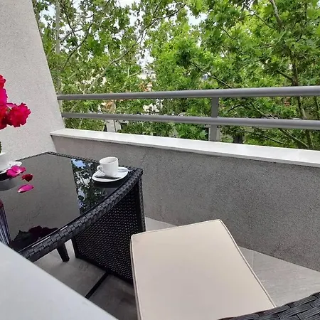 Urban Luxury Oasis