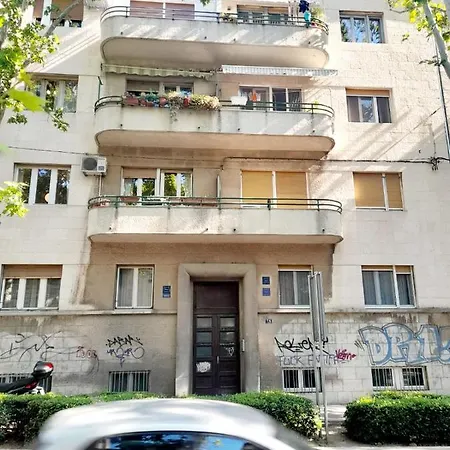 Urban Luxury Oasis *