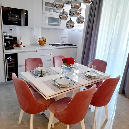 Urban Luxury Oasis Apartment Split