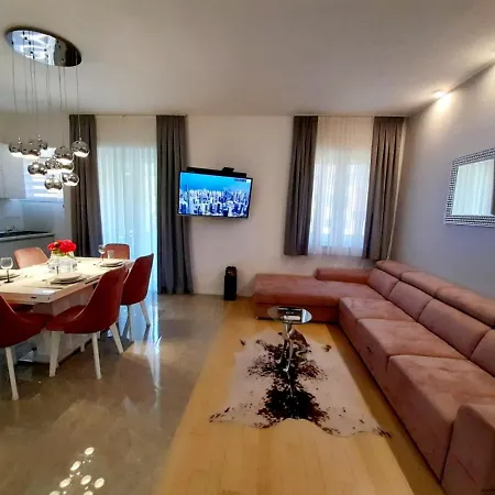 Urban Luxury Oasis Apartment Split