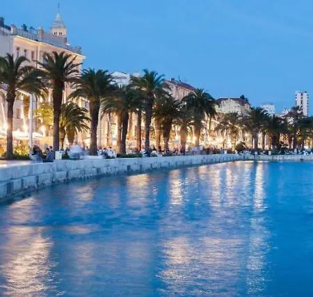 Urban Luxury Oasis *
